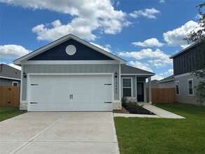 Building Photo - 16422 Blossom Grv Dr