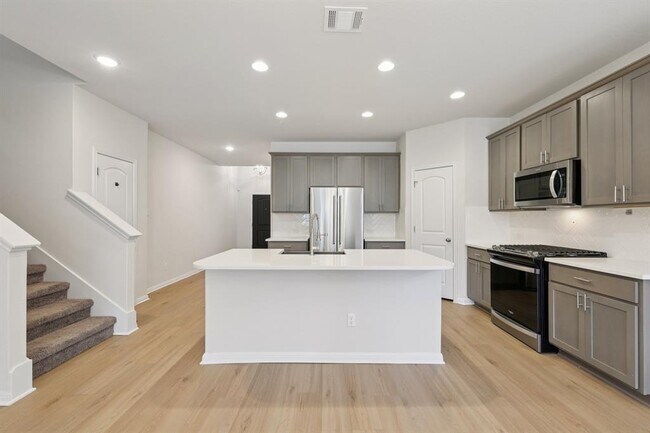 Building Photo - 308 Castlefields St