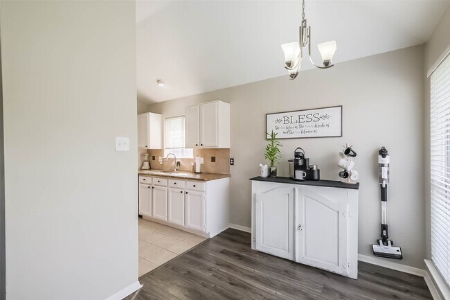 Building Photo - 4311 Duesenberg Ct