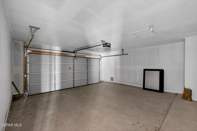 Building Photo - 217 Farnborough St