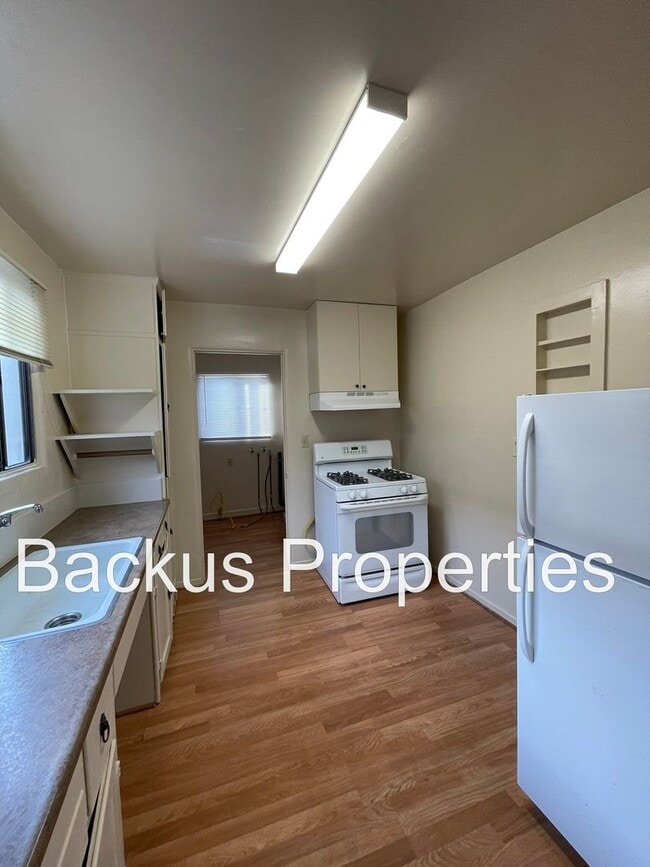 Building Photo - 249 Geil St