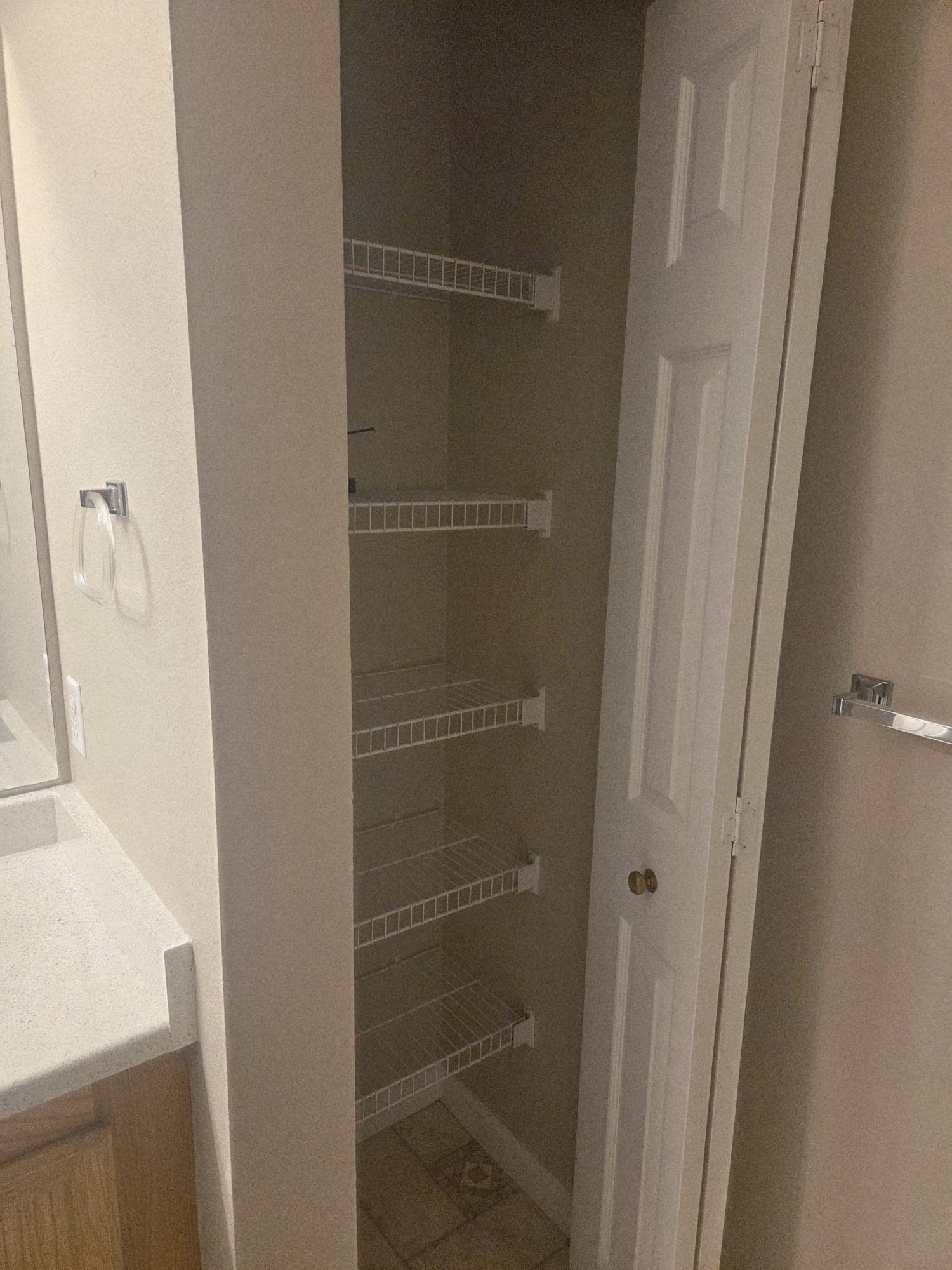 Linen Closet - 7440 S Blackhawk St