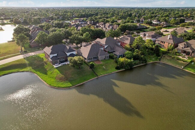 Building Photo - 10206 Pine Flats Dr