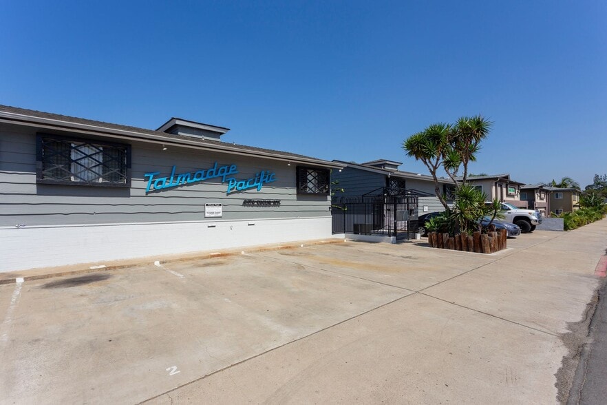 Interior Photo - Talmadge Pacific Apartments