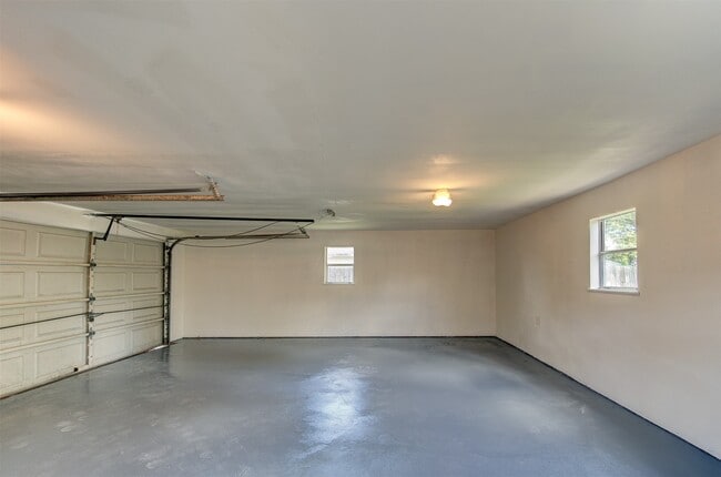 Building Photo - 8511 Honeysuckle