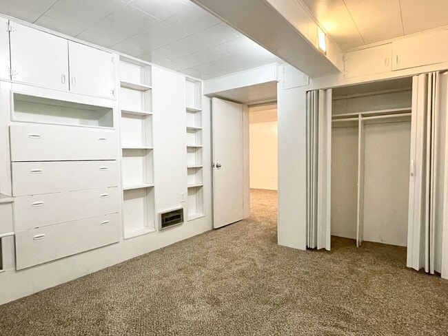 Building Photo - 2131 E Atkin Ave