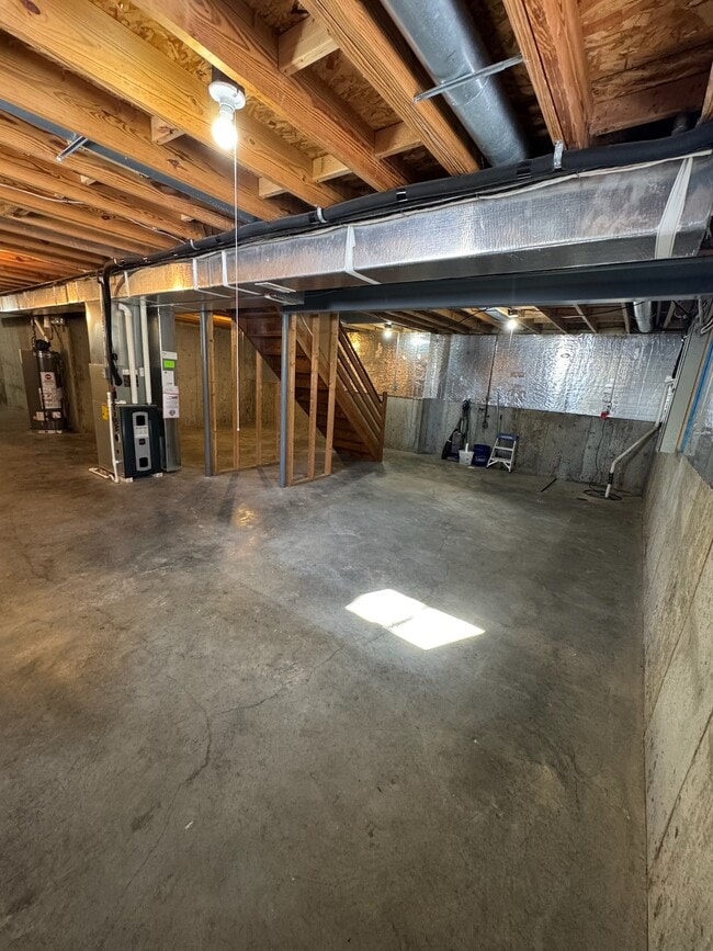 Building Photo - 8811 Woodridge Dr