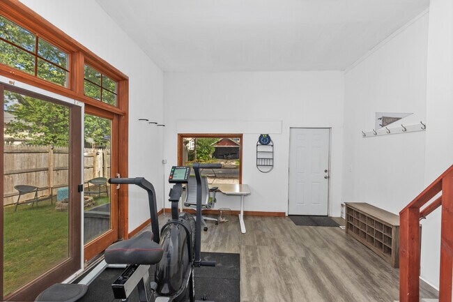 Building Photo - 1355 Bemis St SE