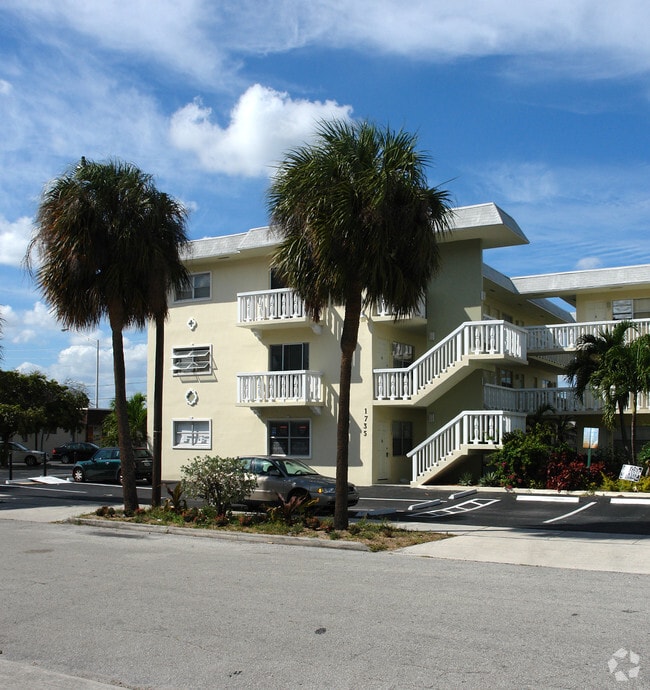 Hamilton Arms Apartments 1735 Lincoln St Hollywood FL 33020