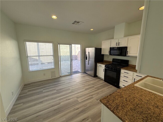 Building Photo - 5568 Jelsma Ave