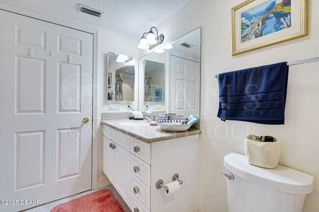 Building Photo - 4650 Links Village Dr