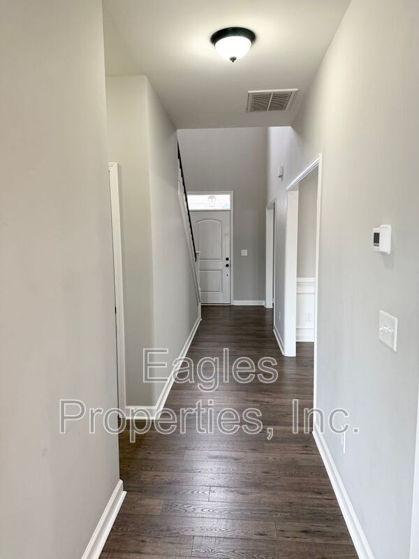 Building Photo - 209 Weeping Willow Dr