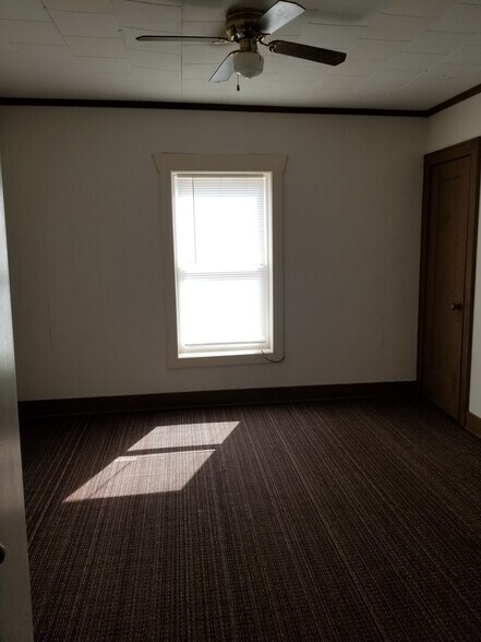 Building Photo - 503 W Kansas St