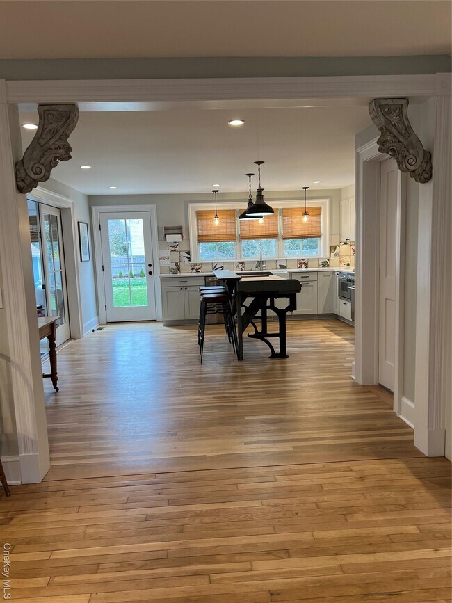 Building Photo - 237 6th St