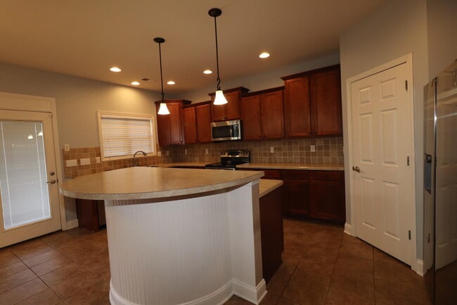 Building Photo - 417 Courchelle Dr