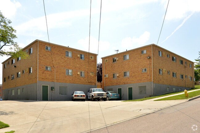 3556 - 3598 Robroy Dr - Robroy Apartments