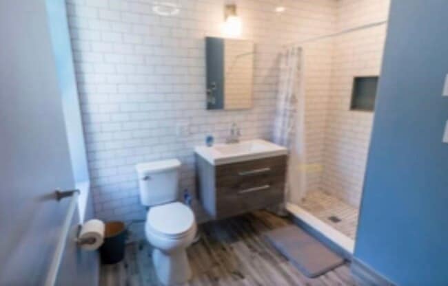 Building Photo - 100 Tyler St