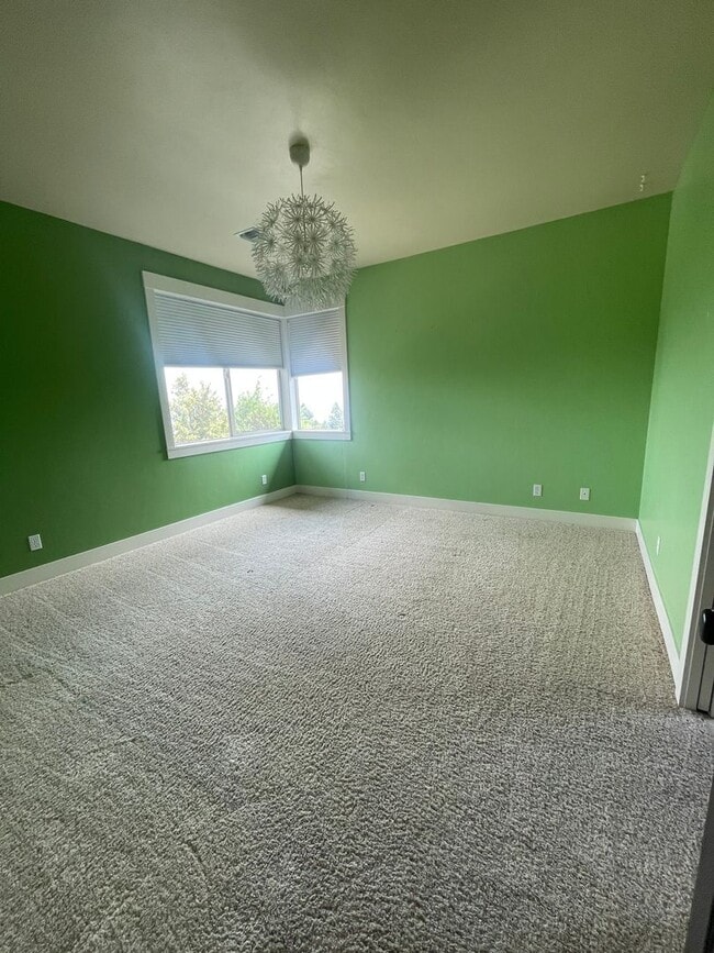 Building Photo - Gorgeous 4 Bedroom Home on Awbrey Butte!