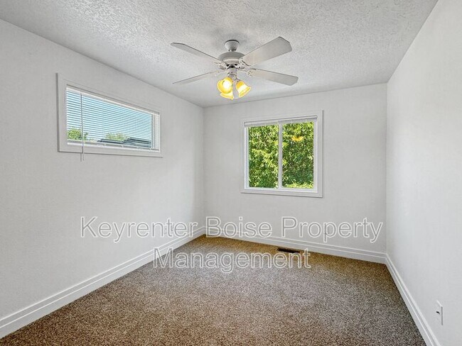 Building Photo - 2144 S Dorothy Ave