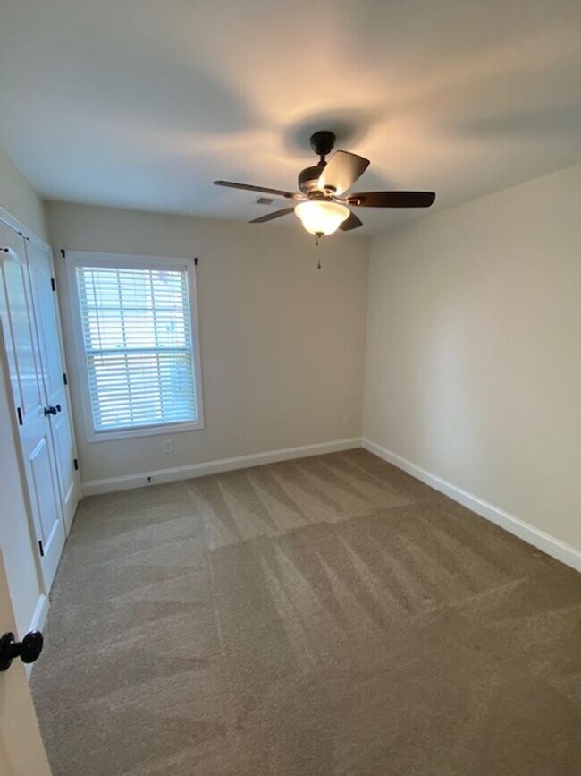 Building Photo - 3 Bedroom 2 Bath home in LEXINGTON.