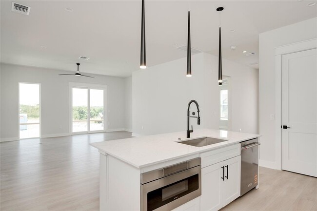 Building Photo - 2725 Bristol Dr