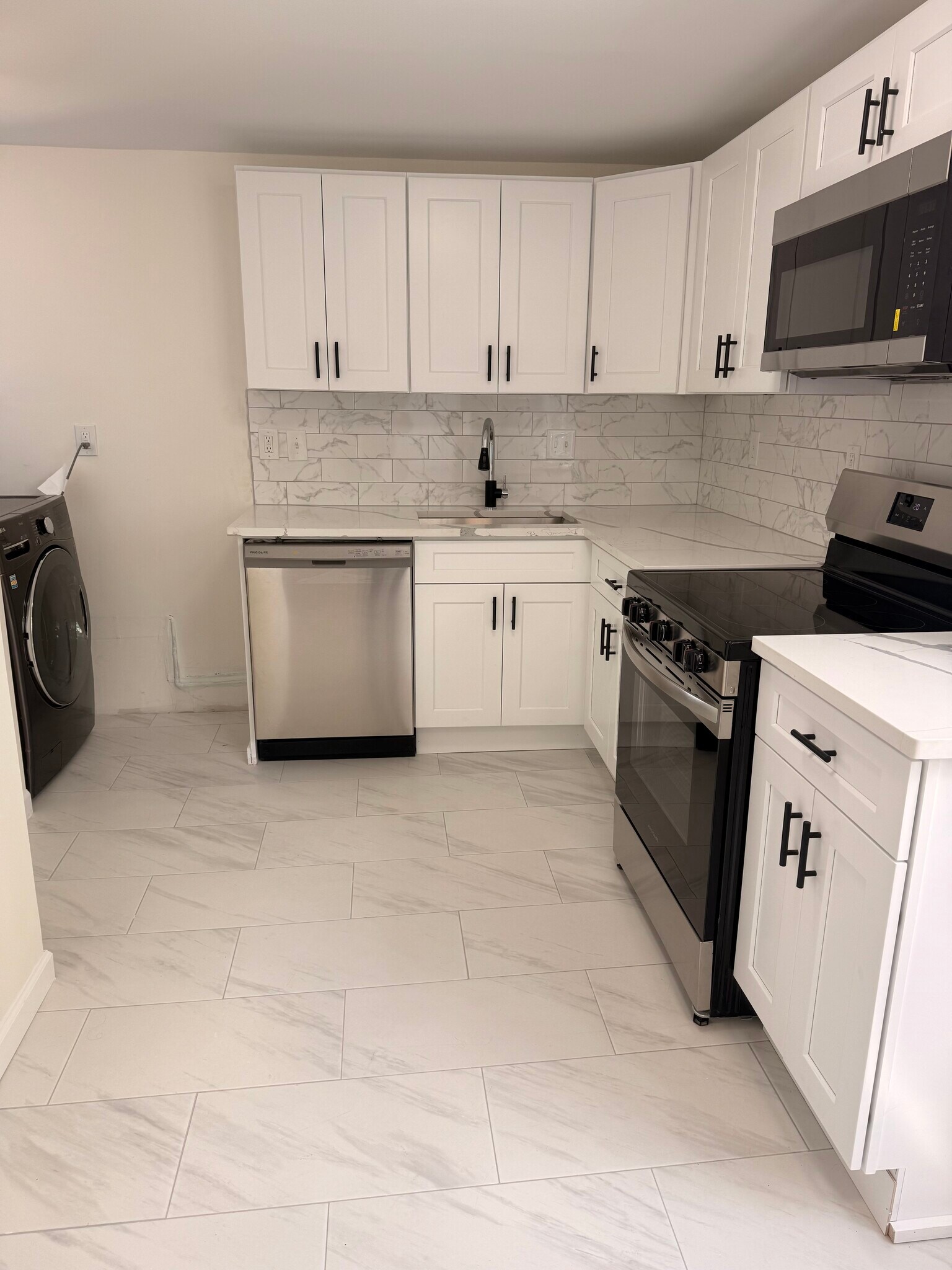 Building Photo - 173 Fairview Ave