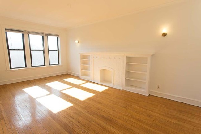 Dining/Living room - 5053 S. Ellis Avenue