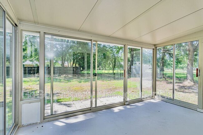 Building Photo - 200 Lanewood Dr