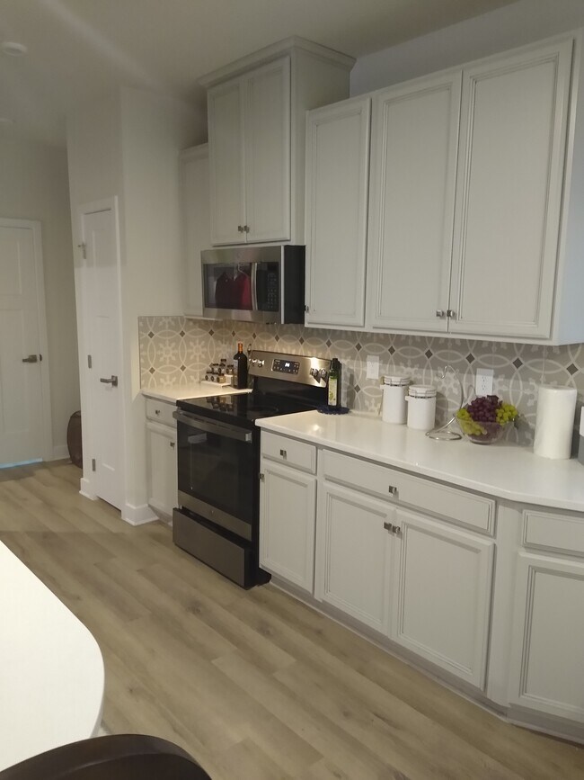 Gourmet Kitchen - 8001 Wistar Glen Dr