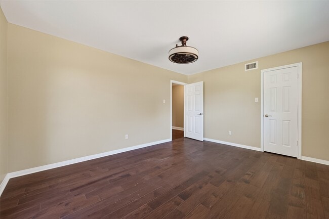 Building Photo - 2815 Bermuda Dunes Dr