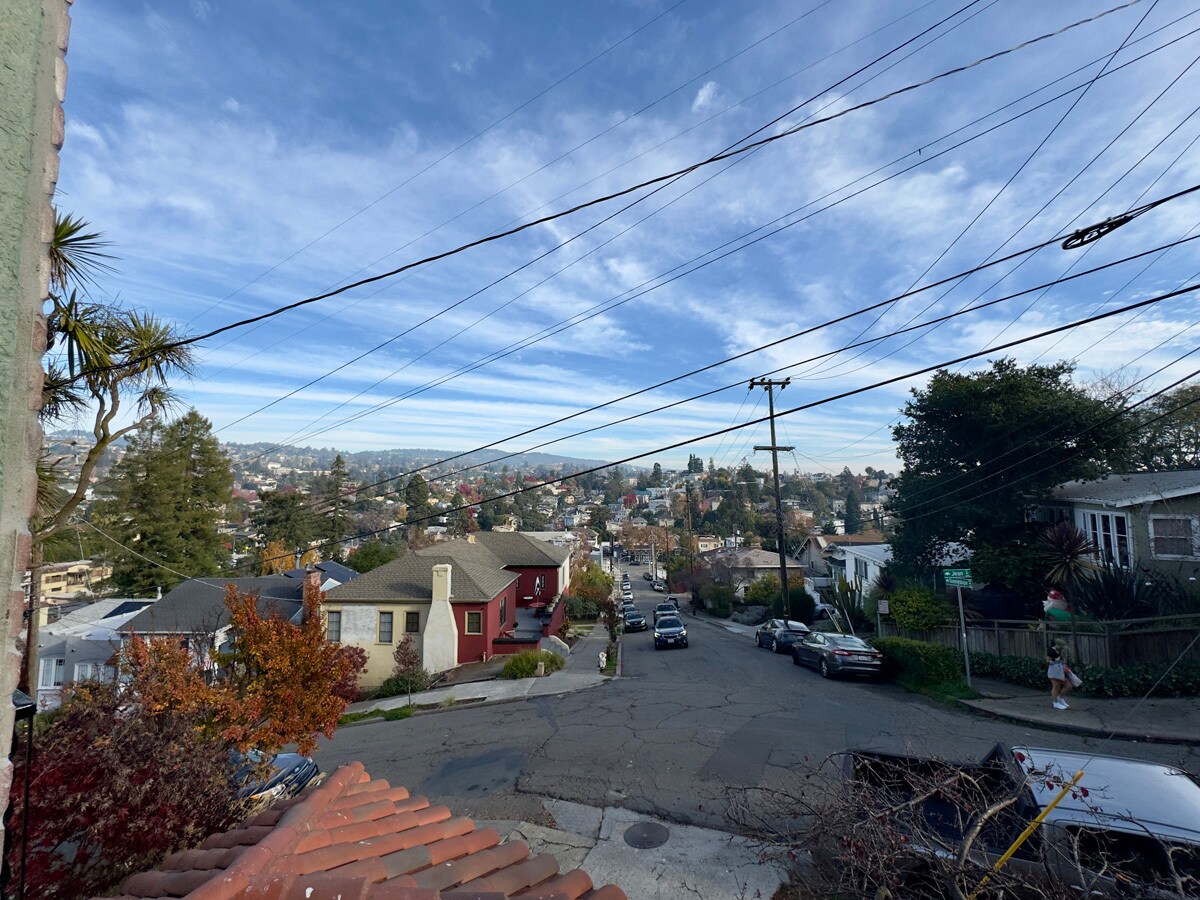 Building Photo - 645 Jean St