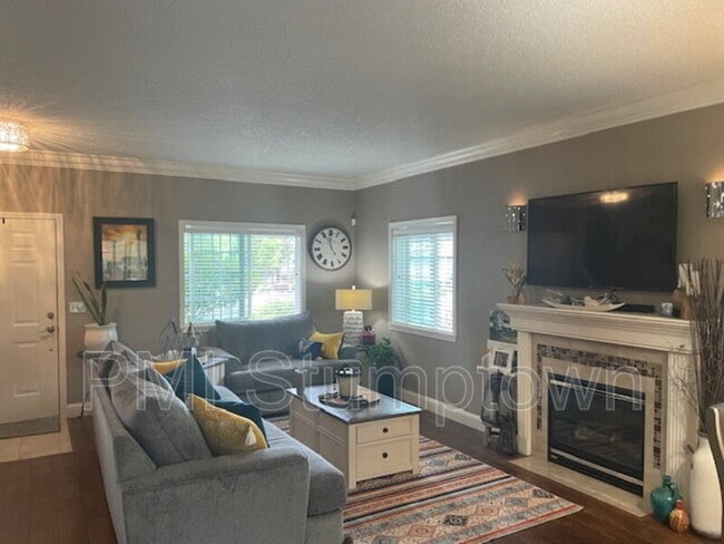 Building Photo - 20598 NE Shore View Dr