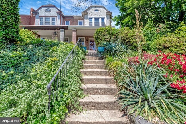 Building Photo - 817 N Harrison St