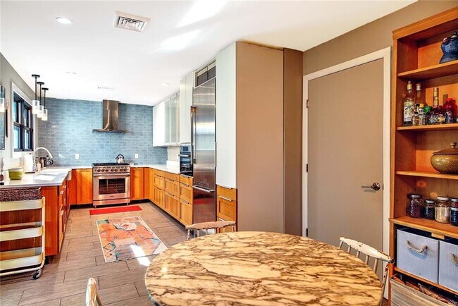 Building Photo - 151 Chace Ave