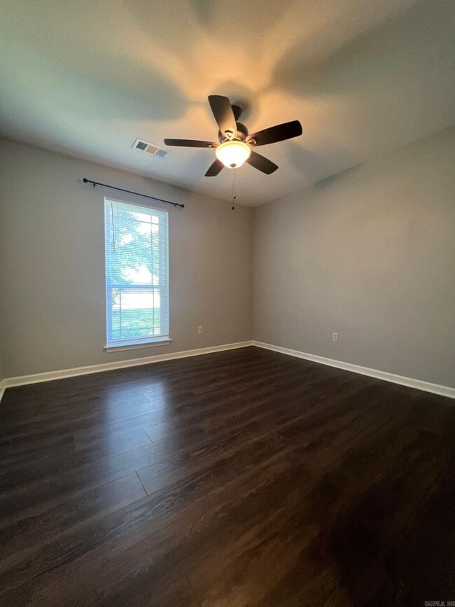 Building Photo - 1011 Green Valley Dr