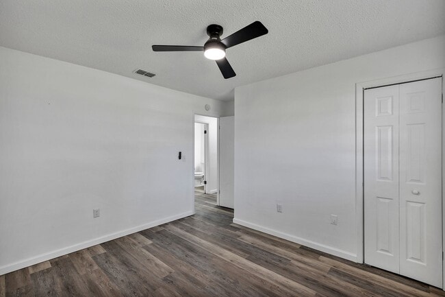 Building Photo - Charming 3-Bedroom Home with Porches in Eagle Lake