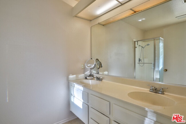 Building Photo - 926 W Philadelphia St