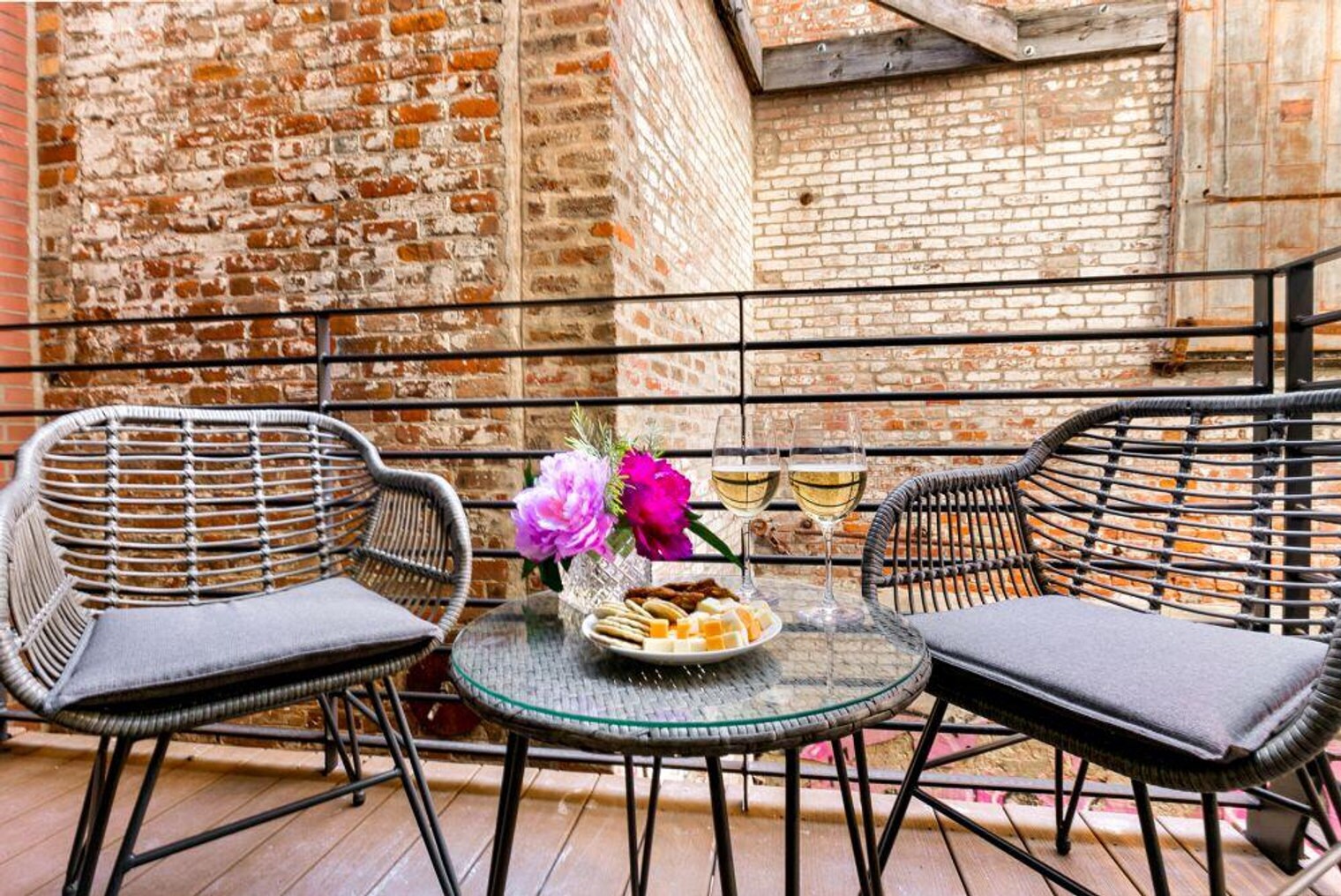 Building Photo - 611 Commerce St