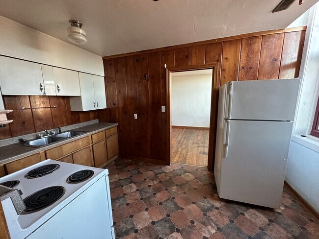 Building Photo - 112 W McPherson St