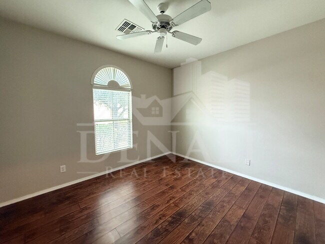 Building Photo - 1737 W Seagull Ct