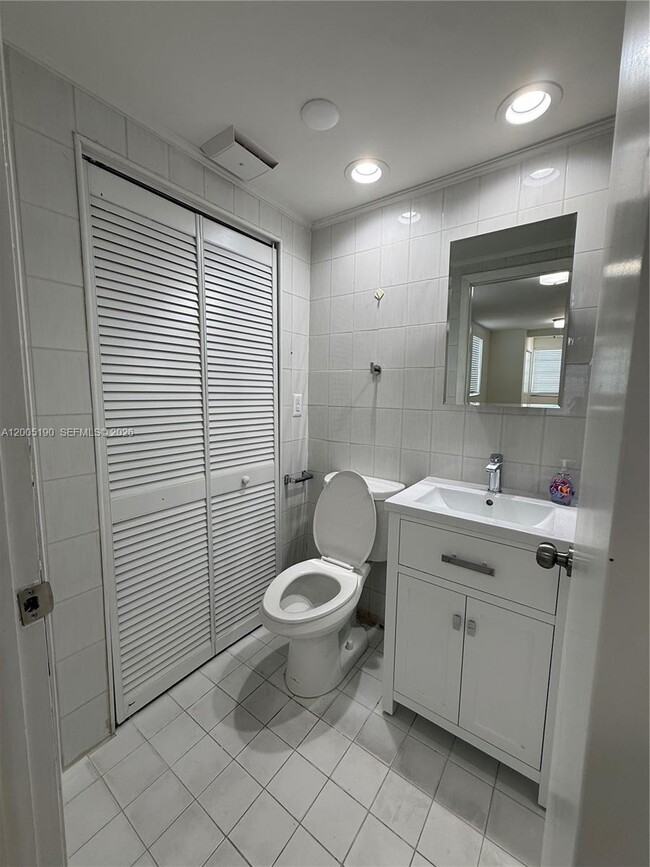 Building Photo - 7231 NW 2nd Terrace