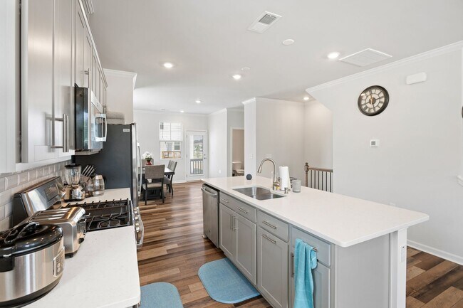 Building Photo - 2500 Chert Ln