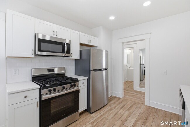 Building Photo - 21 Quintard Terrace