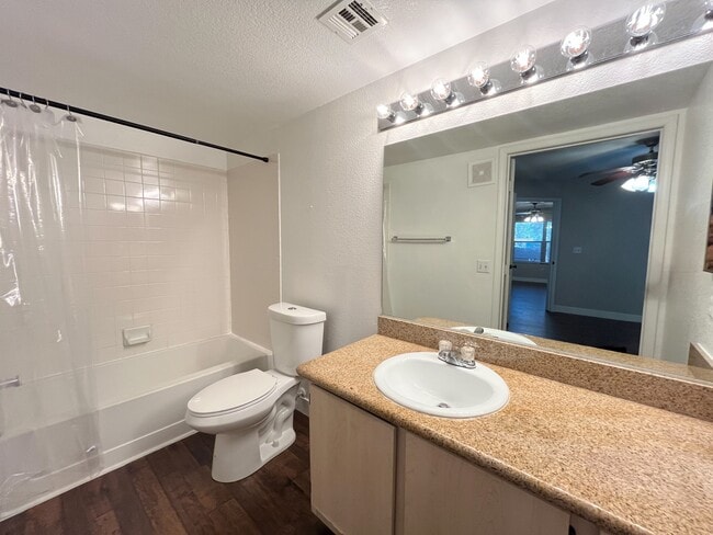Building Photo - 555 E Silverado Ranch Blvd