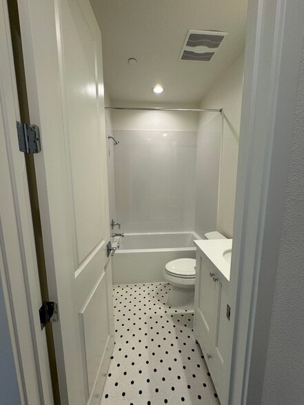 Building Photo - 35 Morera Ln