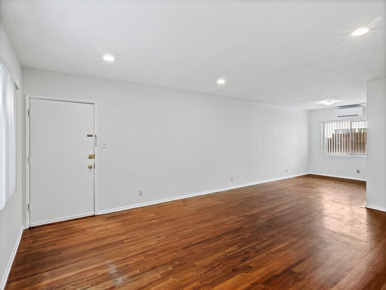 Building Photo - 4918 1/2 Tujunga Ave