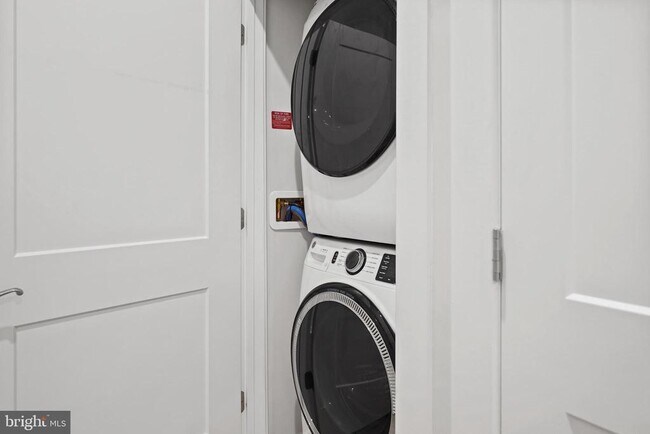 Building Photo - 1675 Bandit Loop