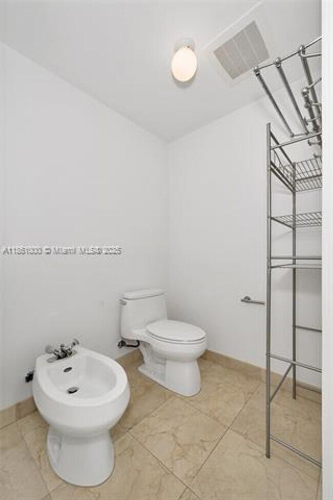 Building Photo - 19400 Turnberry Way