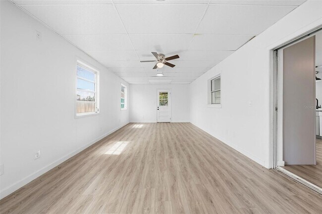 Building Photo - 515 Floral Dr