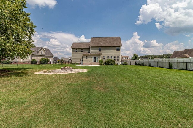 Building Photo - Spacious 2-Story in Pikeville! 3 BR | 2.5 BA w/ Bonus Room *Lawn Care / Trash Included*